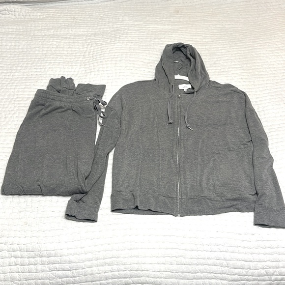 Like New- Soma Wknd Zip Hoodie M & Sweatpants Jogger L Lounge Sweatsuit Set SOFT - Picture 2 of 11